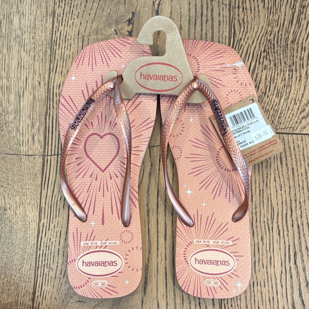 Havaianas NWT Pink Flip Flops with Heart Design